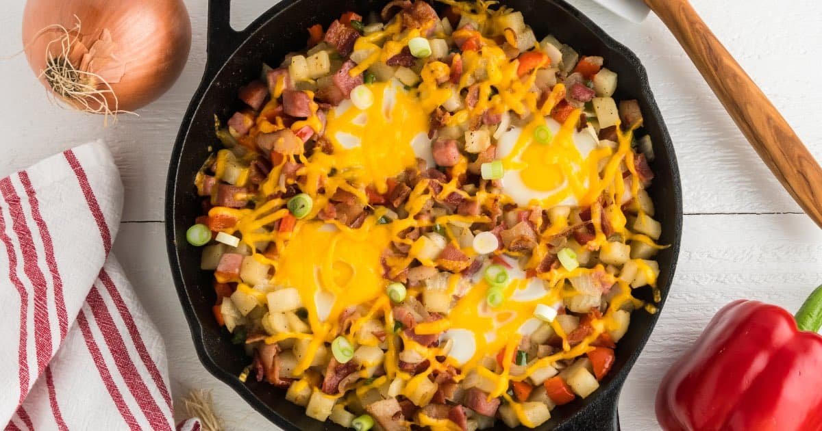 Easy Cast-Iron Breakfast Skillet Recipe with Bacon