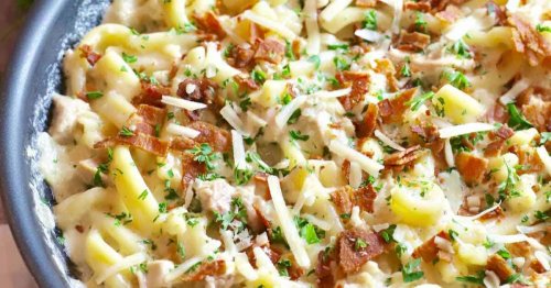 Decadent Creamy Chicken and Bacon Pasta Recipe | gritsandpinecones.com