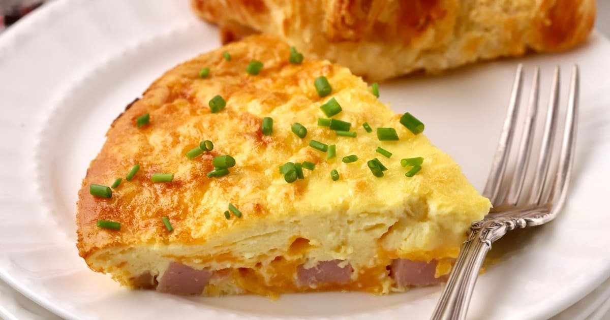 Easy Crustless Ham and Cheese Quiche