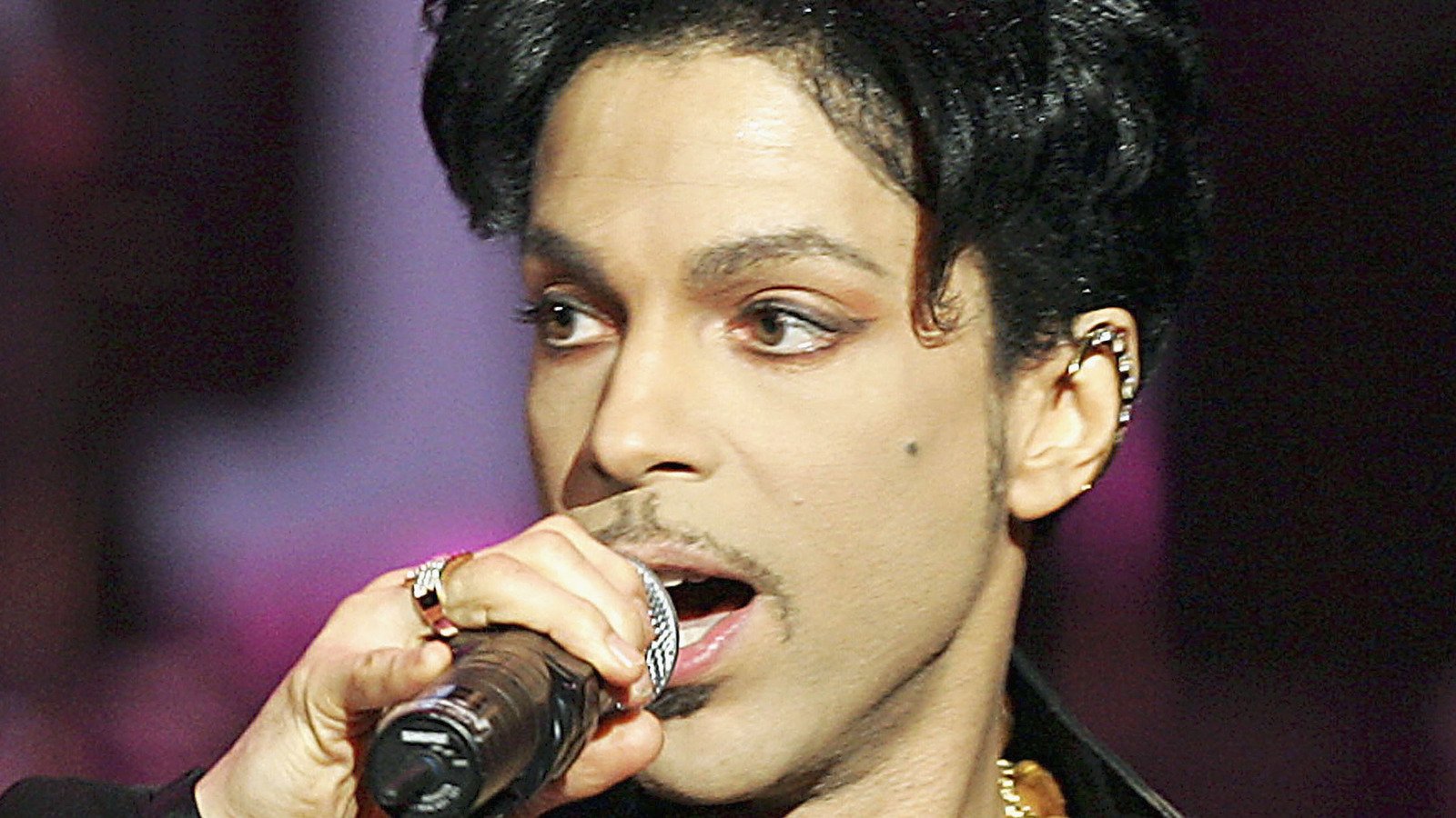 Disturbing Details Discovered In Prince S Autopsy Report Flipboard