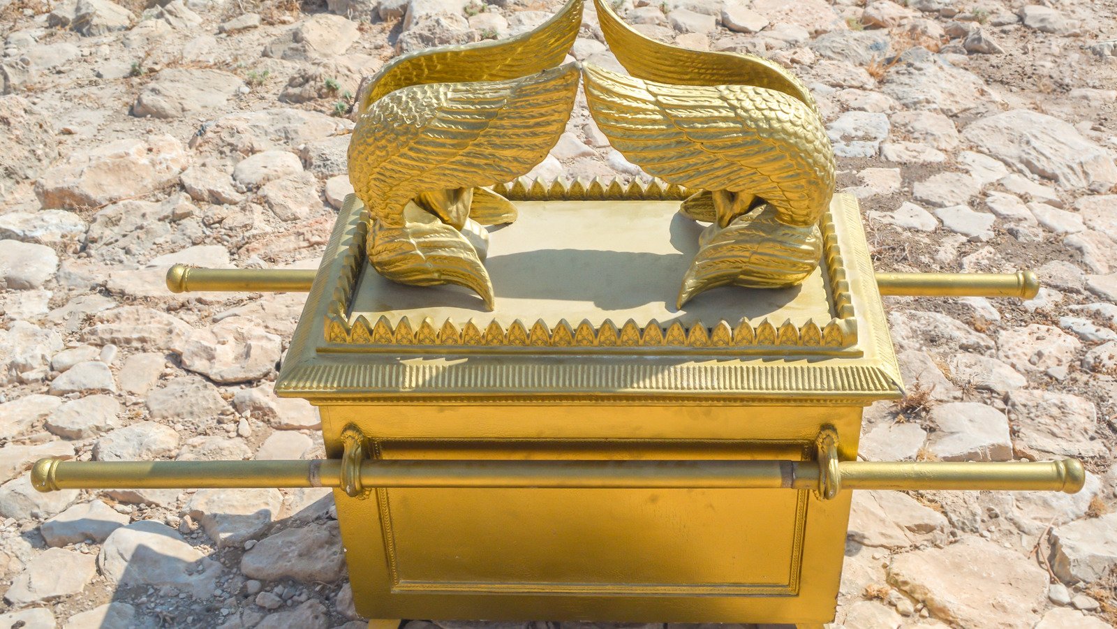 The Secret Of The Ark Of The Covenant's Lid - Grunge