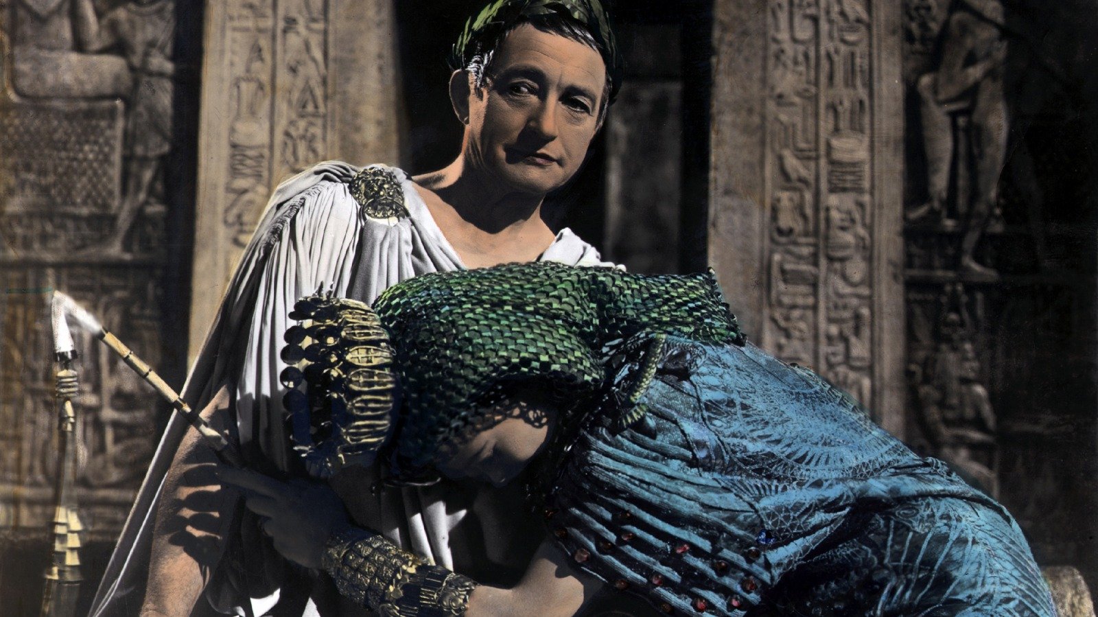 12 Details About Cleopatra And Julius Caesar's Relationship