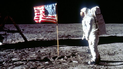 Why The 'Flag Waving' Moon Landing Conspiracy Makes No Sense