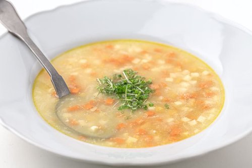 Eine Grießsuppe Deluxe mit frischen Zutaten ist fast unschlagbar gut