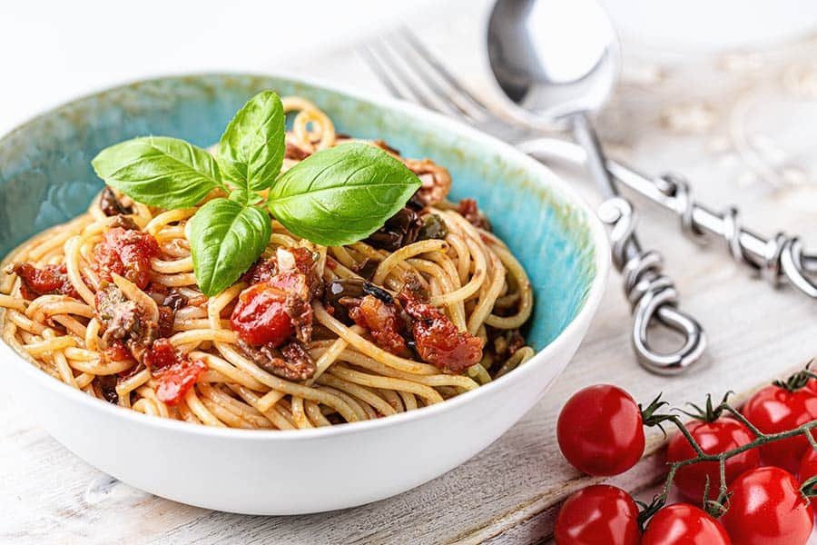 Spaghetti Puttanesca sind nicht nur des Freudenmädchens Liebling