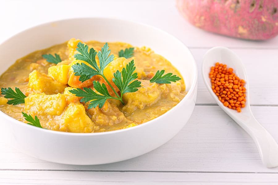 Süßkartoffel Linsen Suppe mit Kokosmilch - die exotische Kartoffelsuppe