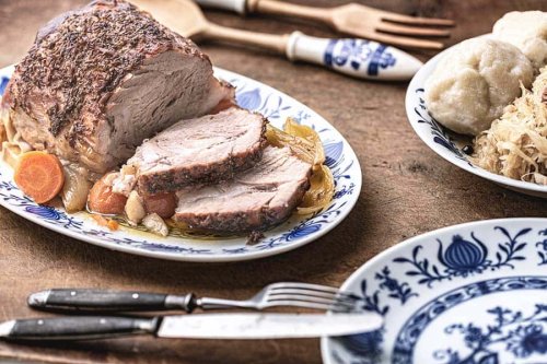 Butterzart und unfassbar lecker, so schmeckt die Schweineschulter Dutch Oven Style, auch ohne Grill.