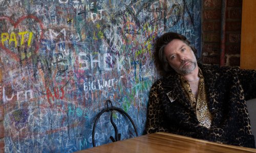Rufus Wainwright: Folkocracy review – an illustrious feelgood duet party