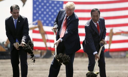What happened to Foxconn's plan to build a $10bn factory in Wisconsin?