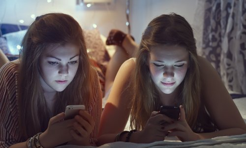 Facebook and Twitter 'harm young people's mental health'