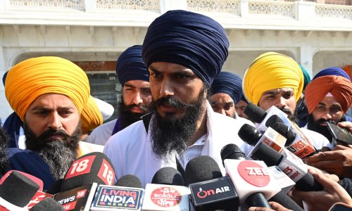 Punjab hit by internet blackout as authorities hunt for Sikh preacher