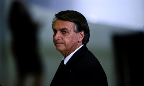 Jair Bolsonaro applies for six-month tourist visa to stay in US