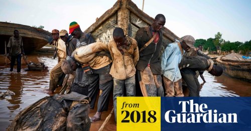 The sand diggers of Mali – in pictures
