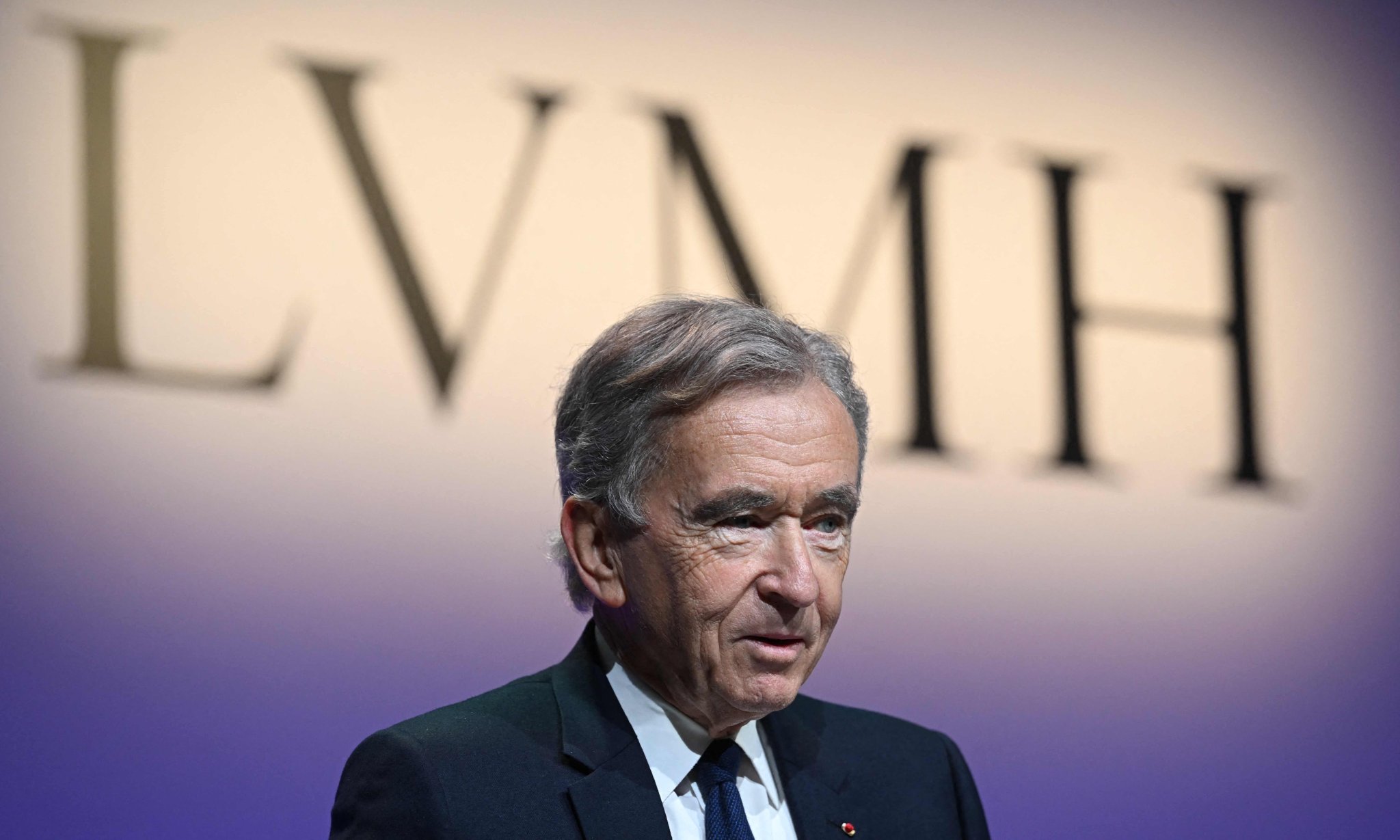 Bernard Arnault's 12-bedroom mansion is worth over Rs 1,648 Crore & his net  worth is over Rs 15 lakh Crore. Check out the business magnate's expensive  possessions