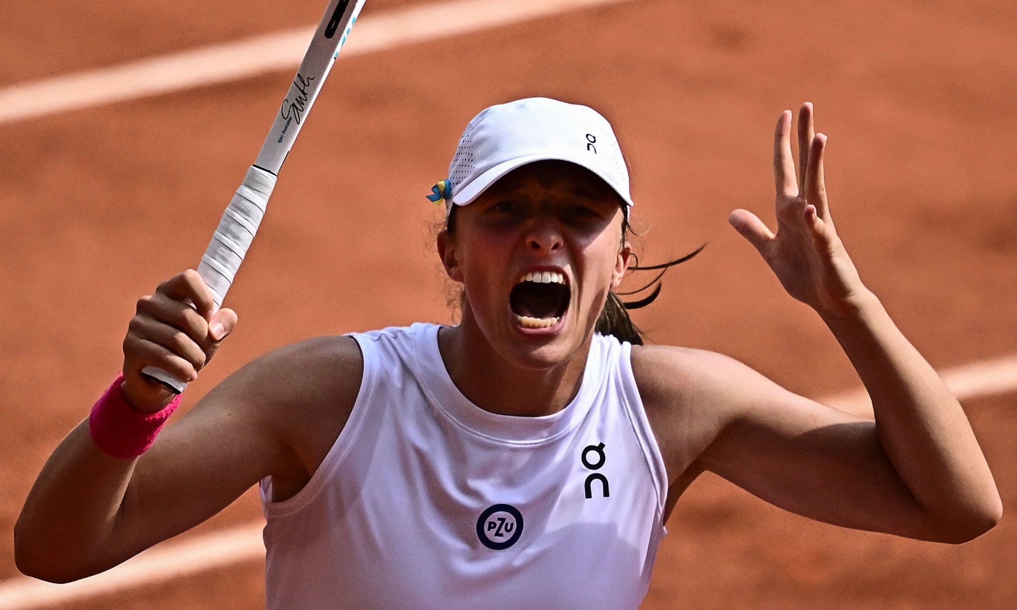 Iga Swiatek beats Karolina Muchova to win French Open women’s final – live reaction
