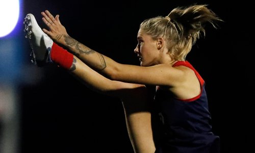AFLW players to earn 94% pay rise in new season, next stop full-time professionalism