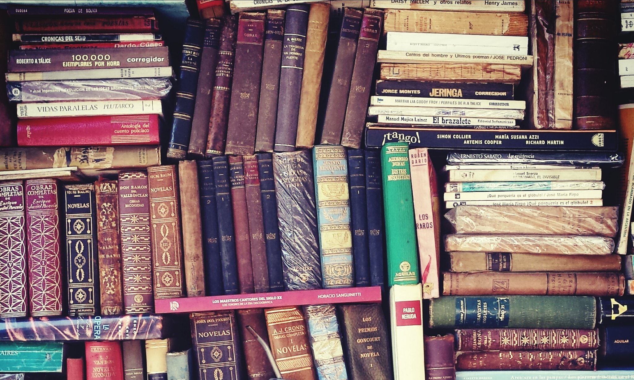 They to read many books. Books that changed history.