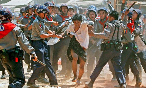 Burmese police crackdown on education bill protesters condemned