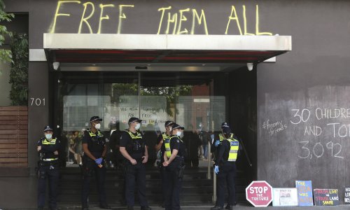 PM accused of ‘outright lie’ after claiming detainees in Melbourne hotel are not refugees