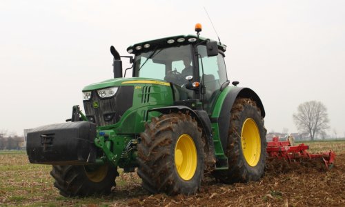 Why American farmers are hacking their own tractors