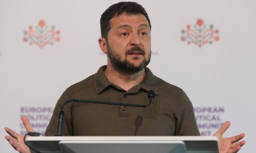 Zelenskiy praises 'powerful support' from allies at Moldova summit – video