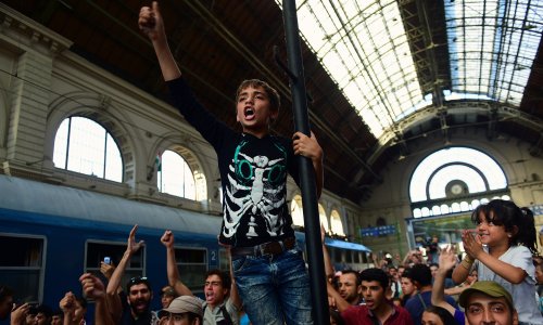 Budapest rail station evacuated amid refugee crisis – in pictures