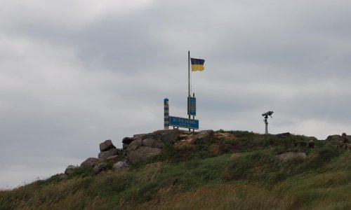 Ukrainian flag arrives in Snake Island after Russian retreat