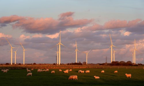 Alok Sharma backs bid to lift ban on onshore windfarms in England