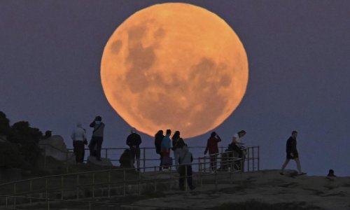 August full moon: how to take a good photograph of the Sturgeon supermoon on your phone or camera tonight