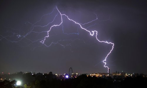Scientists steer lightning bolts with lasers for the first time