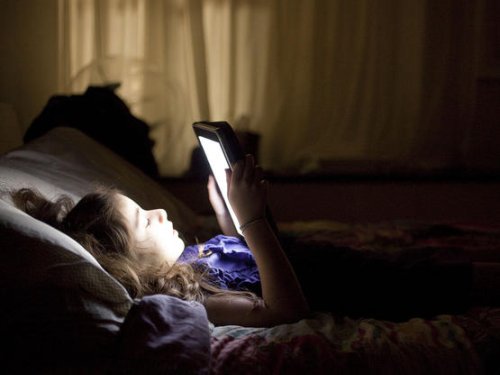 【论文故事】睡前玩iPad：睡不着，起不来| 果壳 科技有意思