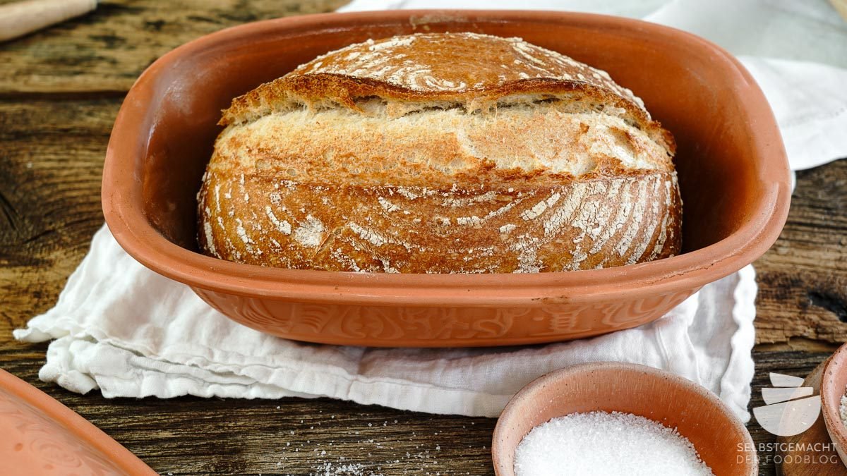 Brot #112 – Einfaches Sauerteigbrot aus dem Römertopf