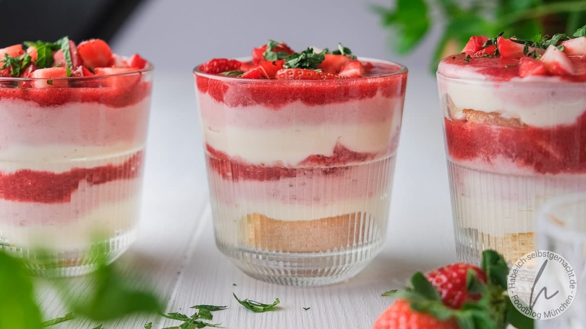 Selbstgemachtes Erdbeer Tiramisu im Glas