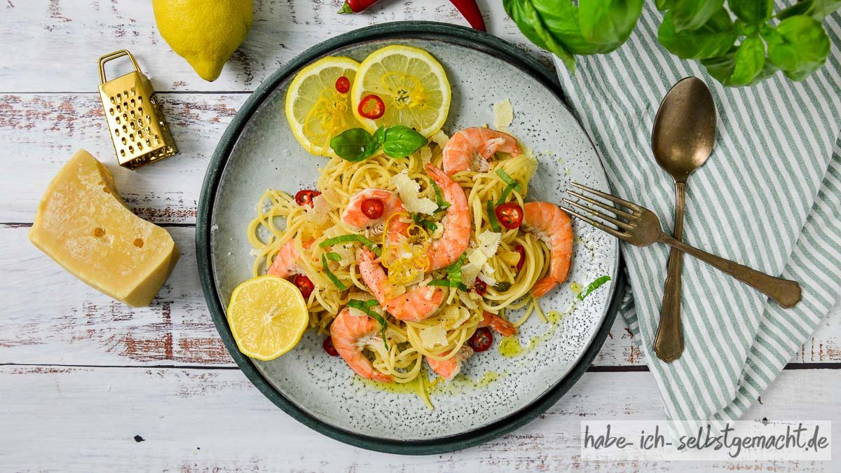 Spaghetti mit Garnelen in Zitronensauce