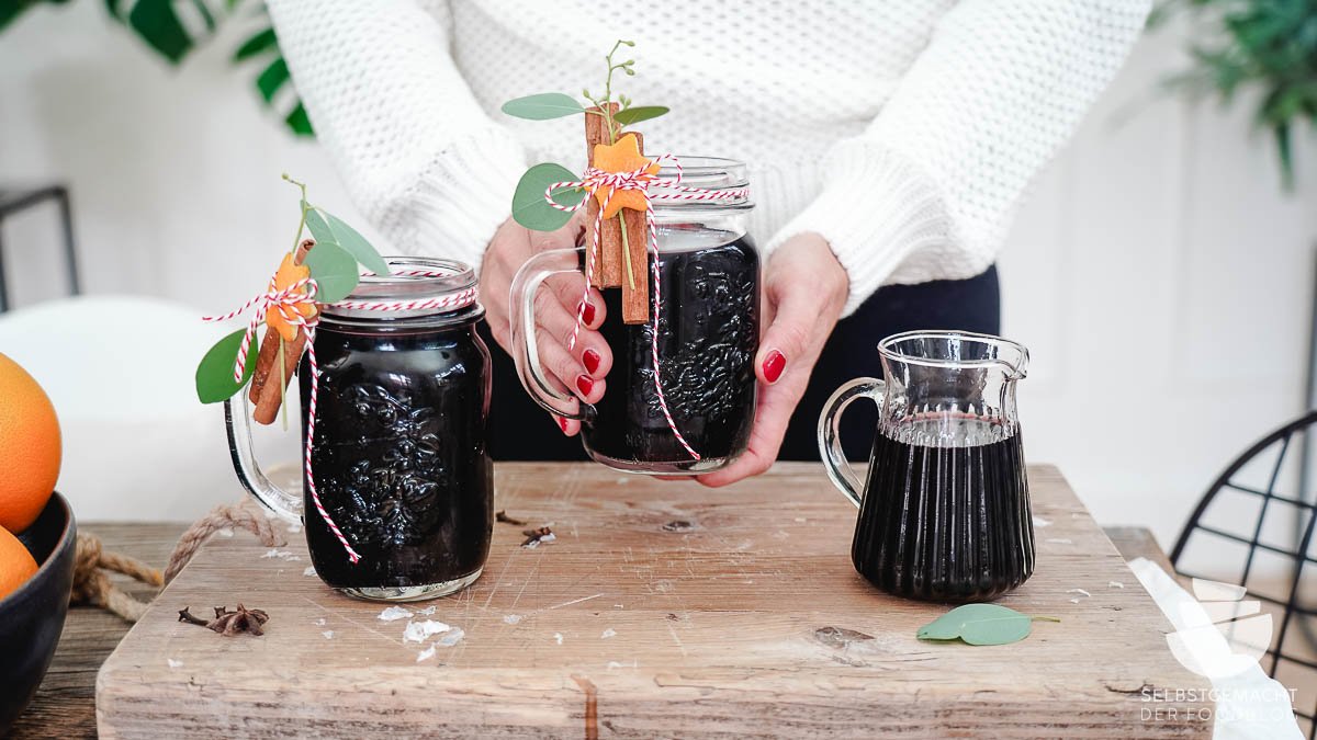 Weihnachtspunsch mit Johannisbeere
