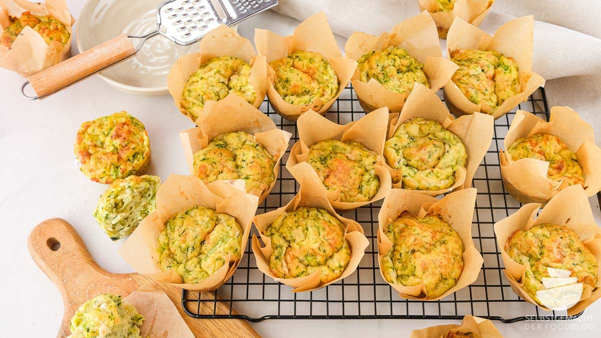 Herzhafte Muffins mit Zucchini