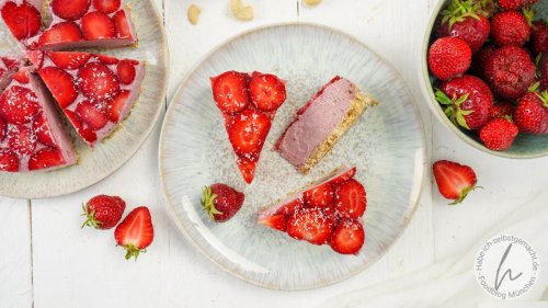Gesunder Erdbeerkuchen ohne Backen (vegan)