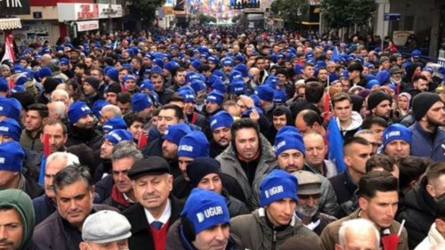 Erdoğan’ın mitingindeki mavi berelilerden FETÖ sabıkalı şirket çıktı