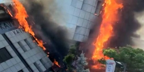 Başakşehir'deki iş merkezinde yangın