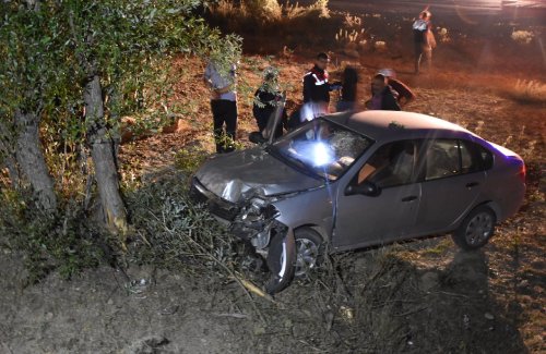 Şarampoldeki ağaca çarpan otomobilin sürücüsü öldü