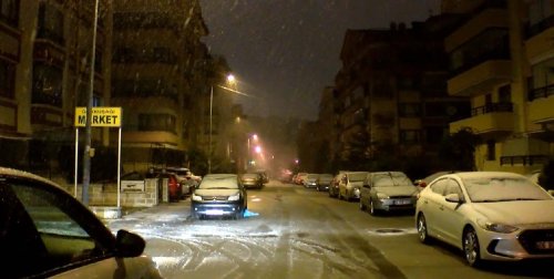 Ankara'da beklenen kar yağışı başladı