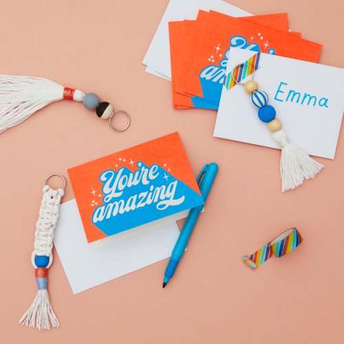 How to make DIY tassel and macramé keychains to give to all your friends