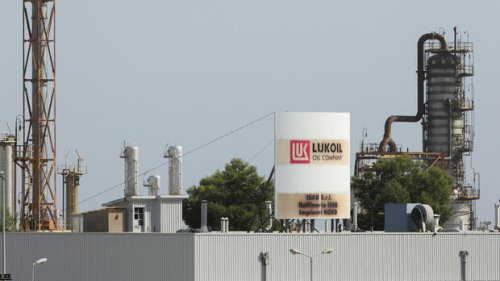 Italien verstaatlicht Lukoil-Raffinerie – Gasspeicher-Füllstand in Deutschland sinkt weiter 