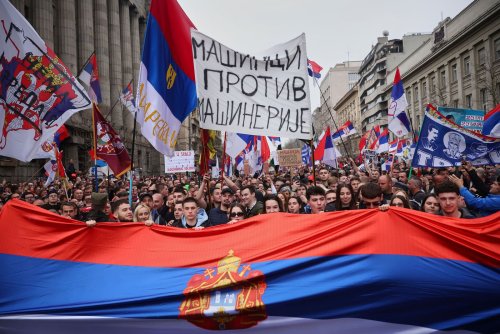 Hunderttausende strömen in Belgrad zu Protest gegen Präsident Vucic