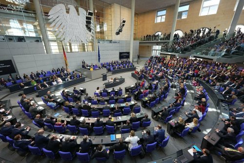Erste Abstimmung läuft – Bundestag entscheidet in Kürze über Grundgesetzänderung