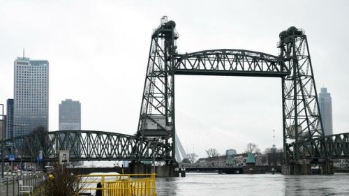 Amazon Jeff Bezos: Rotterdam muss für Megayacht doch keine Brücke abbauen