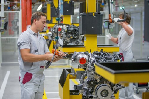 Autoindustrie: Autohersteller sortieren immer mehr Verbrennungsmotoren aus