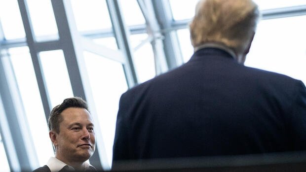 Elon Musk lässt Twitter-Nutzer über die Wiederaufnahme von Trump abstimmen
