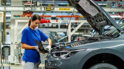 „Es ist ein Drama“ – Autobauer verlagern Produktion verstärkt ins Ausland