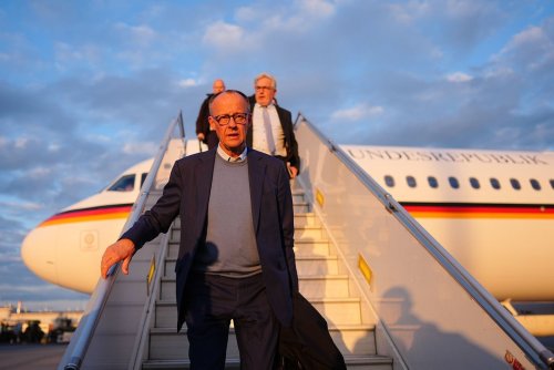 Merz reist zur Amtseinführung des Papstes